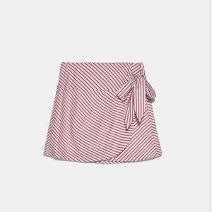 Zara Mini Skirt Size XS - Perfect for Summer and Very Flattering